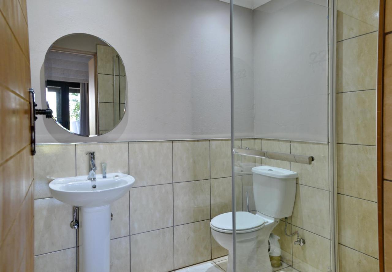Annie'S Boutique Guesthouse And Garden Spa Хартбееспоорт Екстериор снимка
