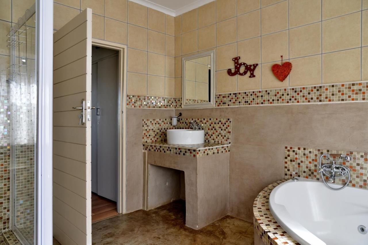 Annie'S Boutique Guesthouse And Garden Spa Хартбееспоорт Екстериор снимка