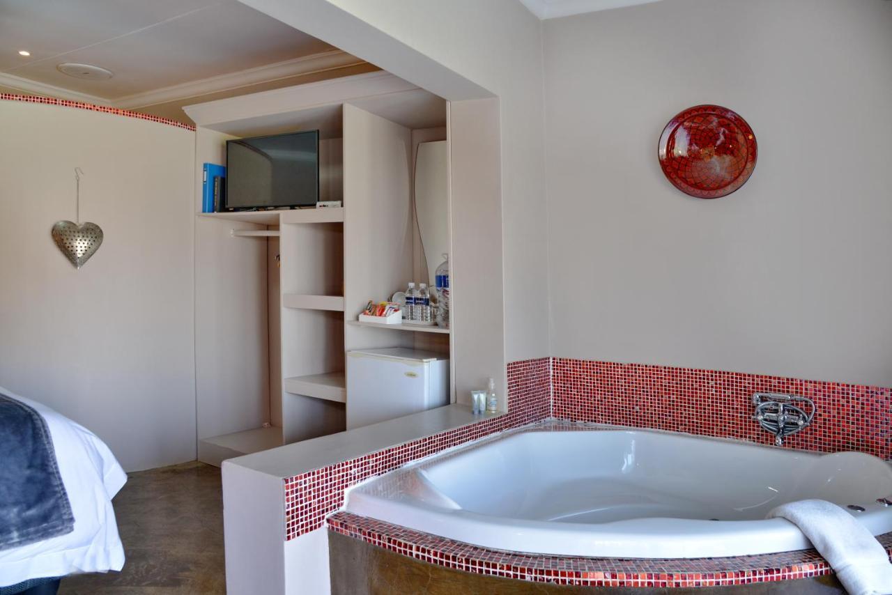Annie'S Boutique Guesthouse And Garden Spa Хартбееспоорт Екстериор снимка