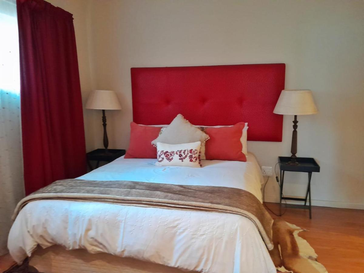 Annie'S Boutique Guesthouse And Garden Spa Хартбееспоорт Екстериор снимка