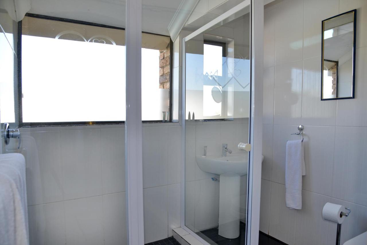 Annie'S Boutique Guesthouse And Garden Spa Хартбееспоорт Екстериор снимка