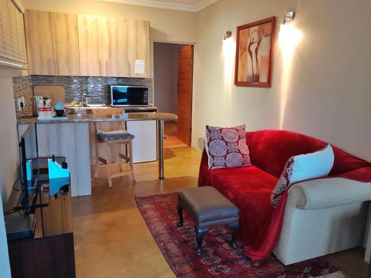 Annie'S Boutique Guesthouse And Garden Spa Хартбееспоорт Екстериор снимка