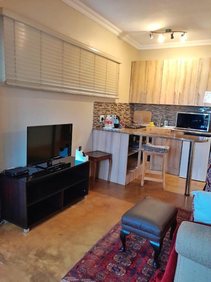 Annie'S Boutique Guesthouse And Garden Spa Хартбееспоорт Екстериор снимка
