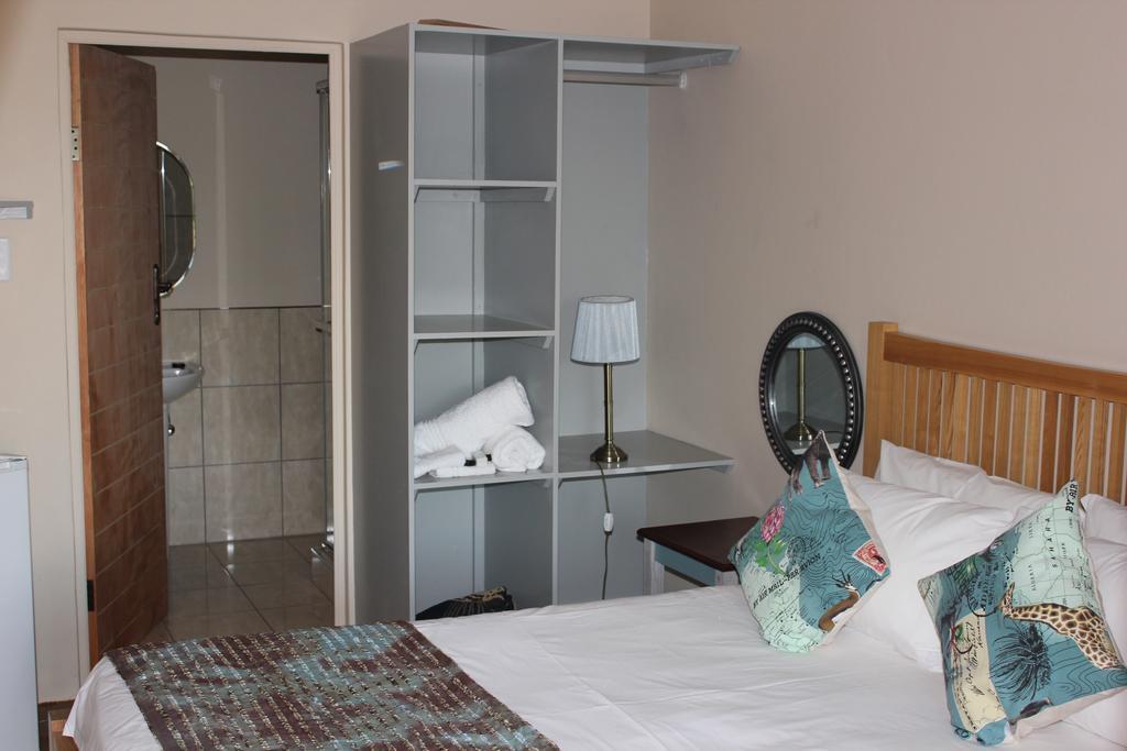 Annie'S Boutique Guesthouse And Garden Spa Хартбееспоорт Екстериор снимка