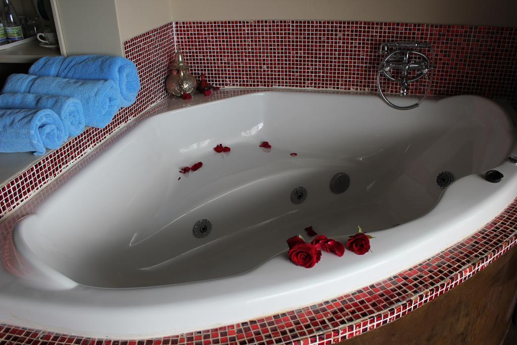 Annie'S Boutique Guesthouse And Garden Spa Хартбееспоорт Екстериор снимка