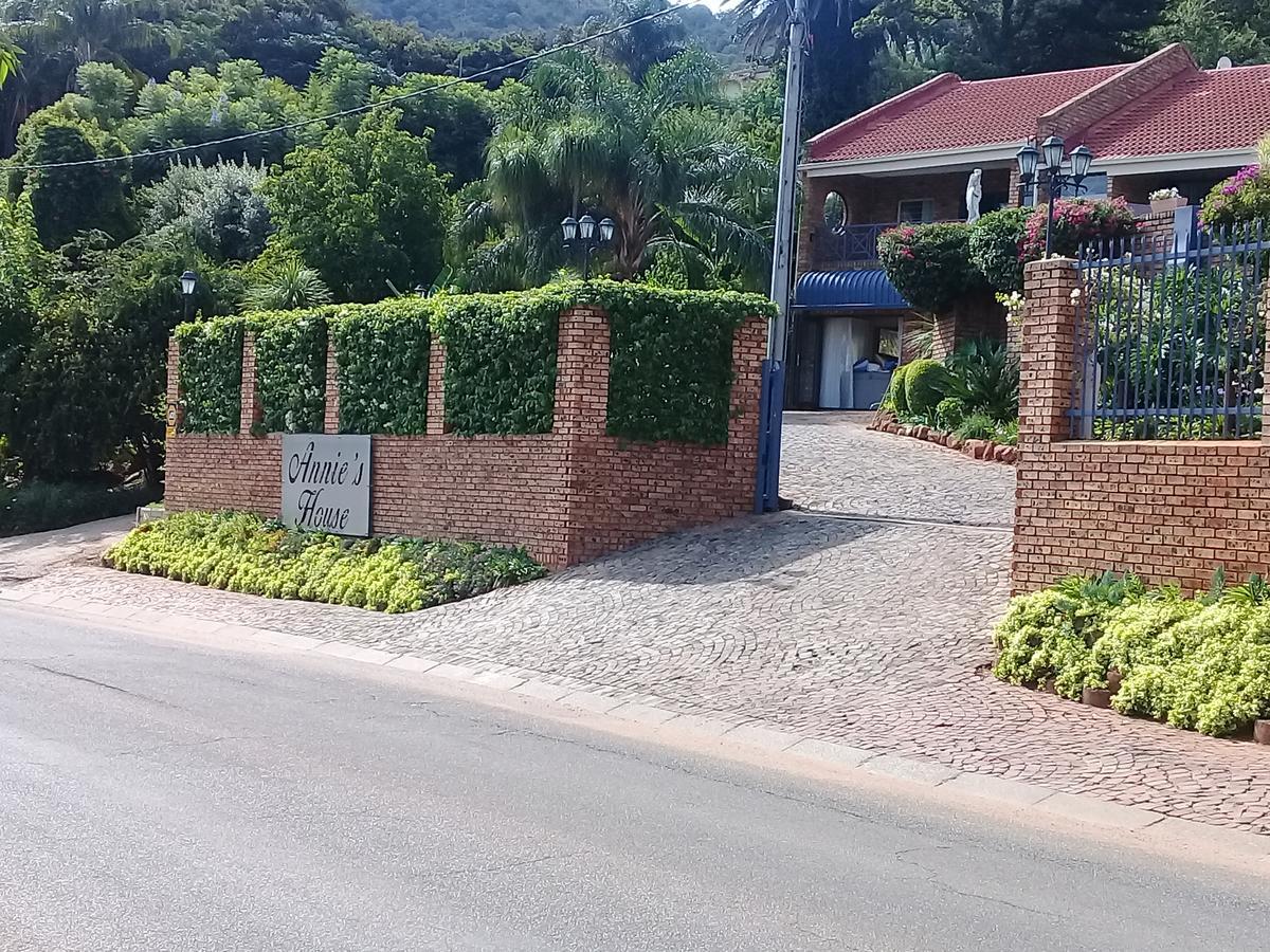 Annie'S Boutique Guesthouse And Garden Spa Хартбееспоорт Екстериор снимка