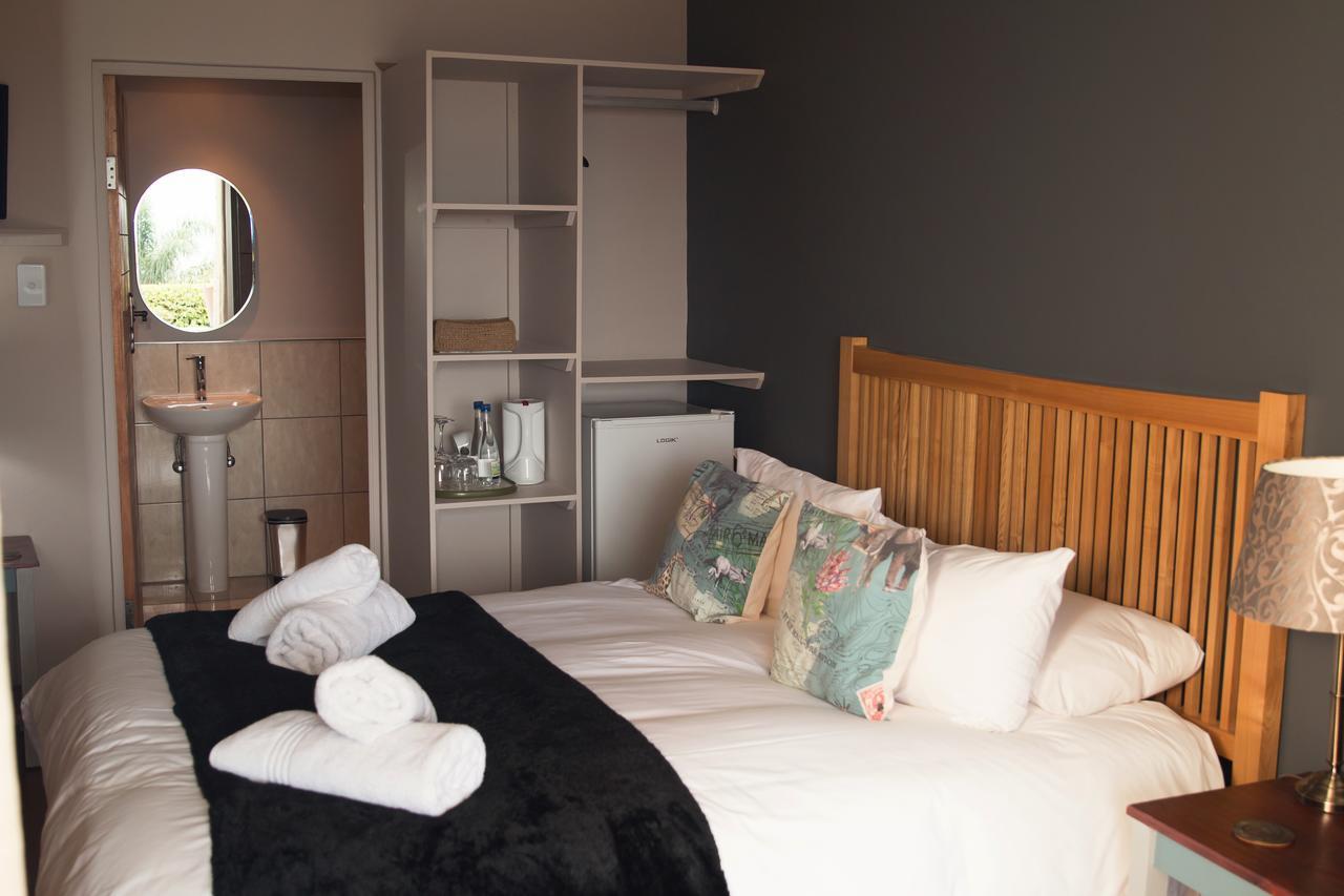 Annie'S Boutique Guesthouse And Garden Spa Хартбееспоорт Екстериор снимка