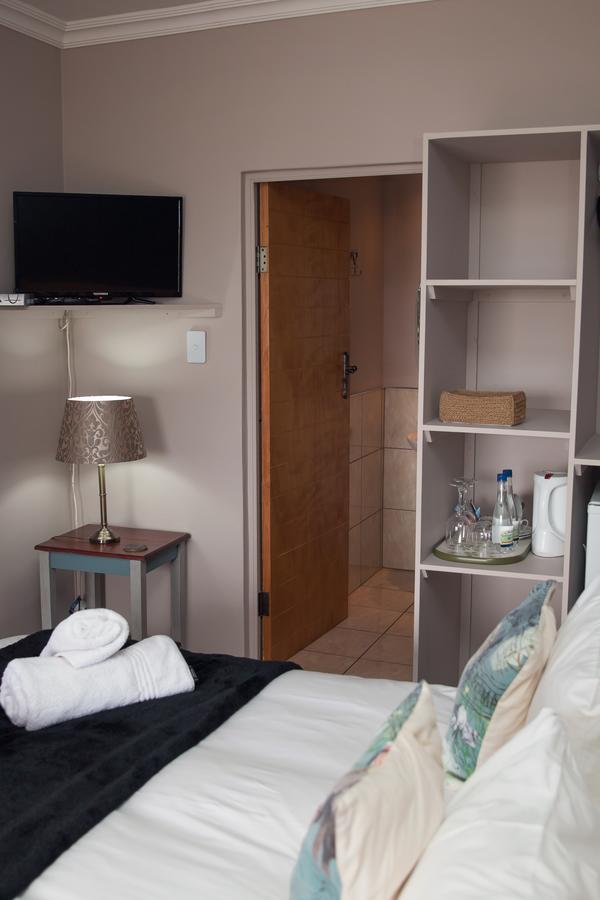 Annie'S Boutique Guesthouse And Garden Spa Хартбееспоорт Екстериор снимка