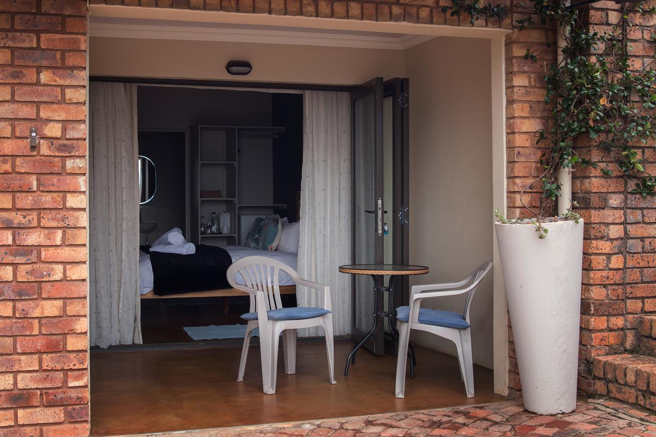 Annie'S Boutique Guesthouse And Garden Spa Хартбееспоорт Екстериор снимка