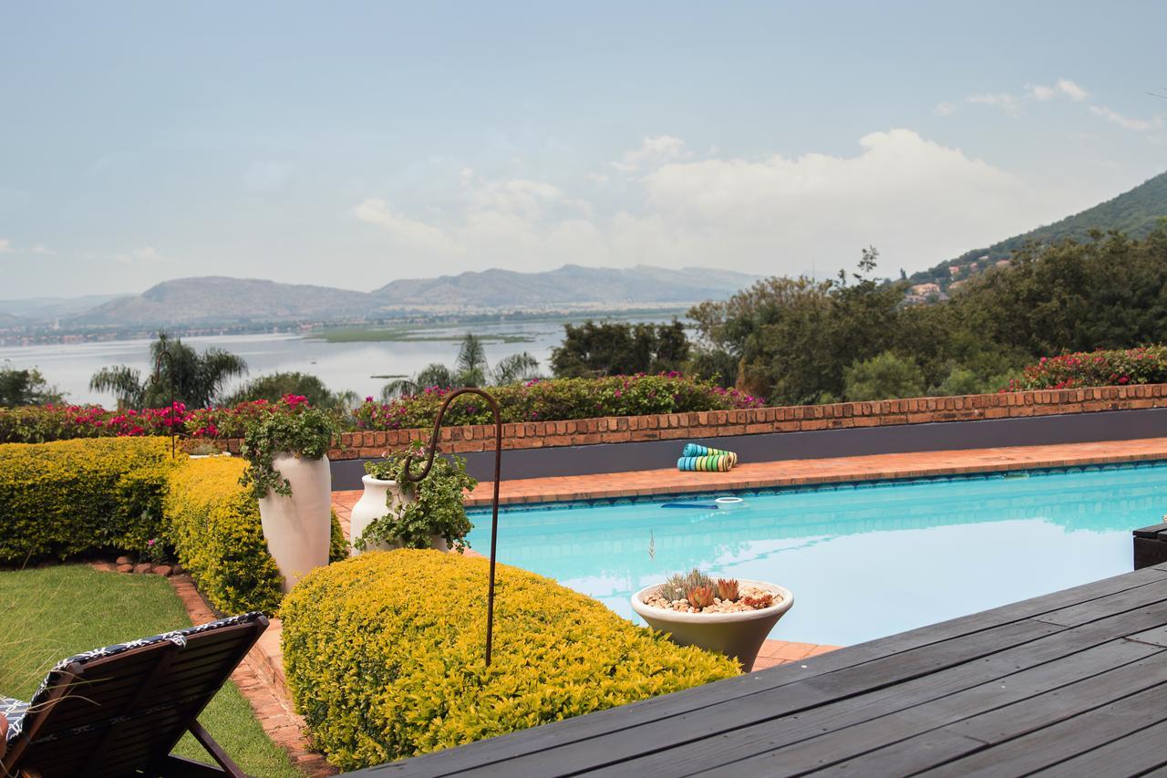 Annie'S Boutique Guesthouse And Garden Spa Хартбееспоорт Екстериор снимка