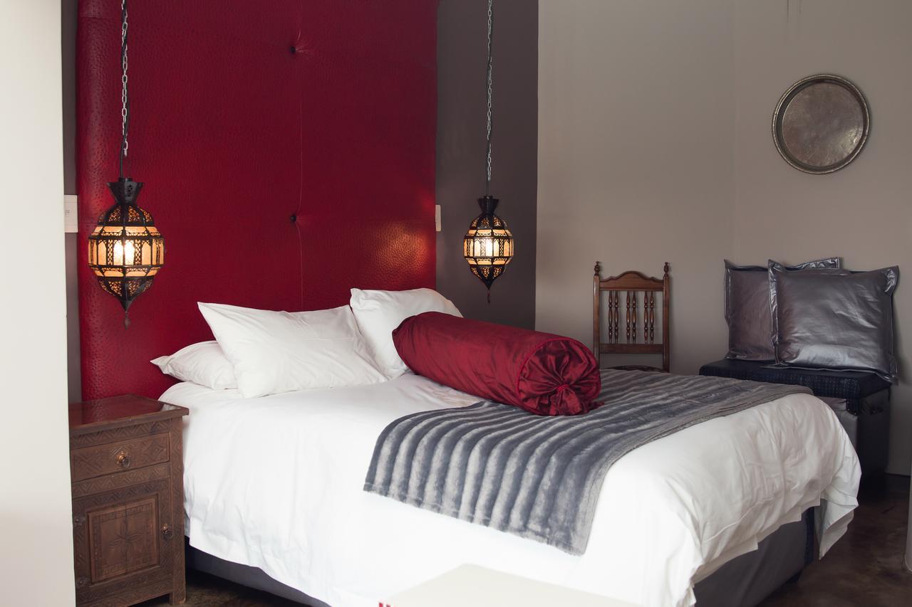 Annie'S Boutique Guesthouse And Garden Spa Хартбееспоорт Екстериор снимка